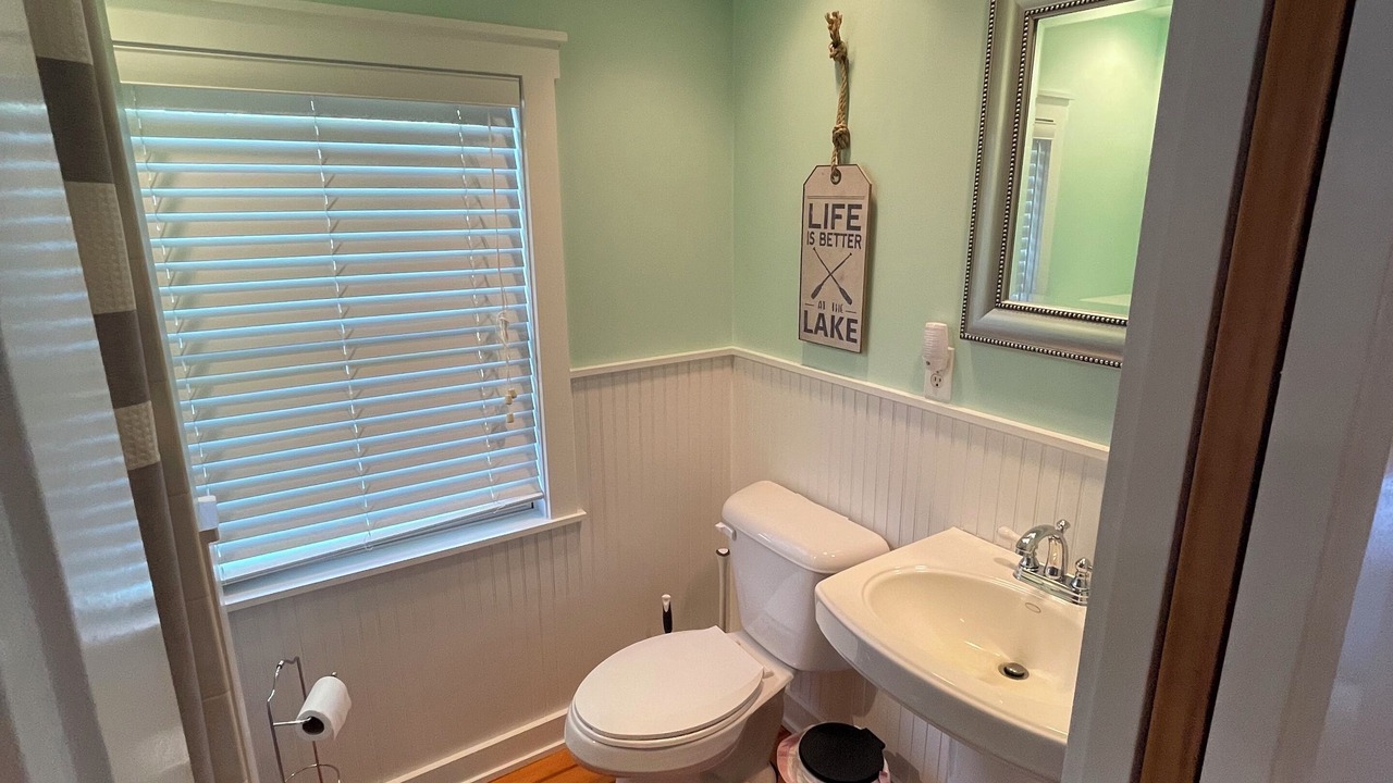 Photo of Bathroom in Lakeview