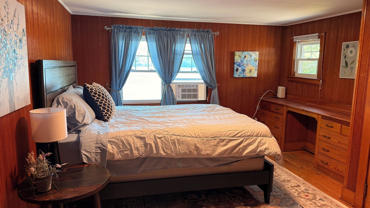 Photo of Bedroom in Saunderstown