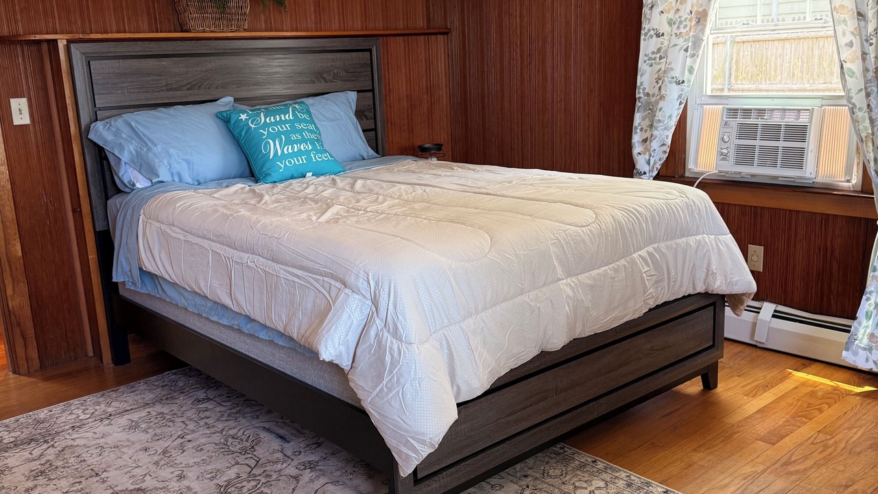 Photo of Bedroom in Saunderstown