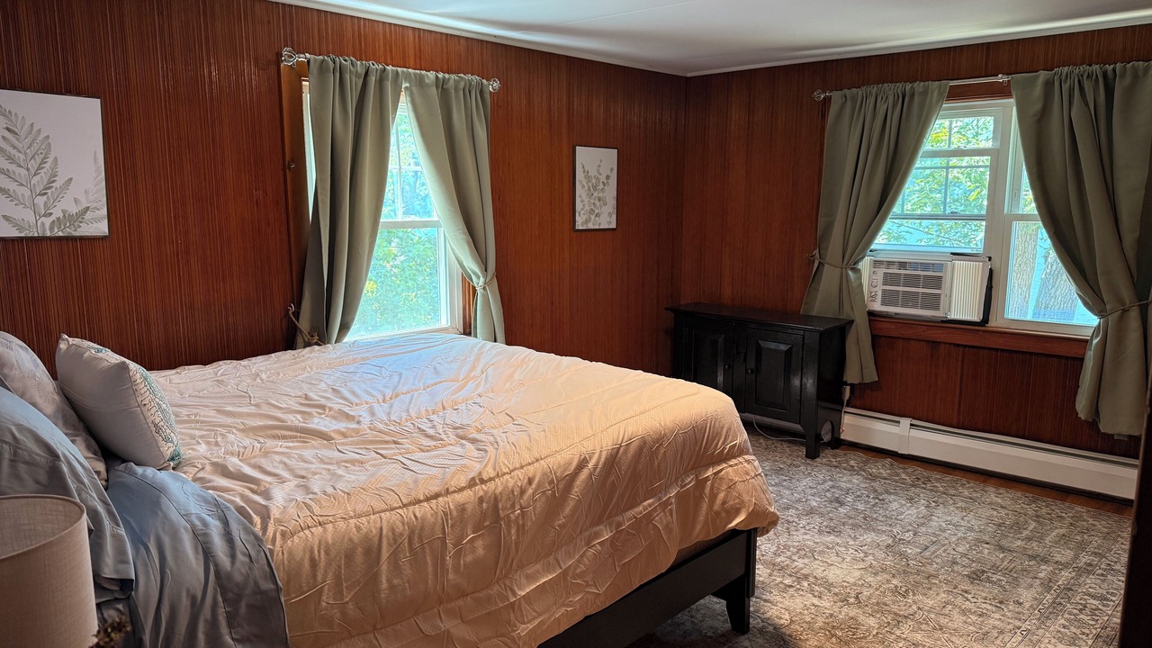 Photo of Bedroom in Saunderstown