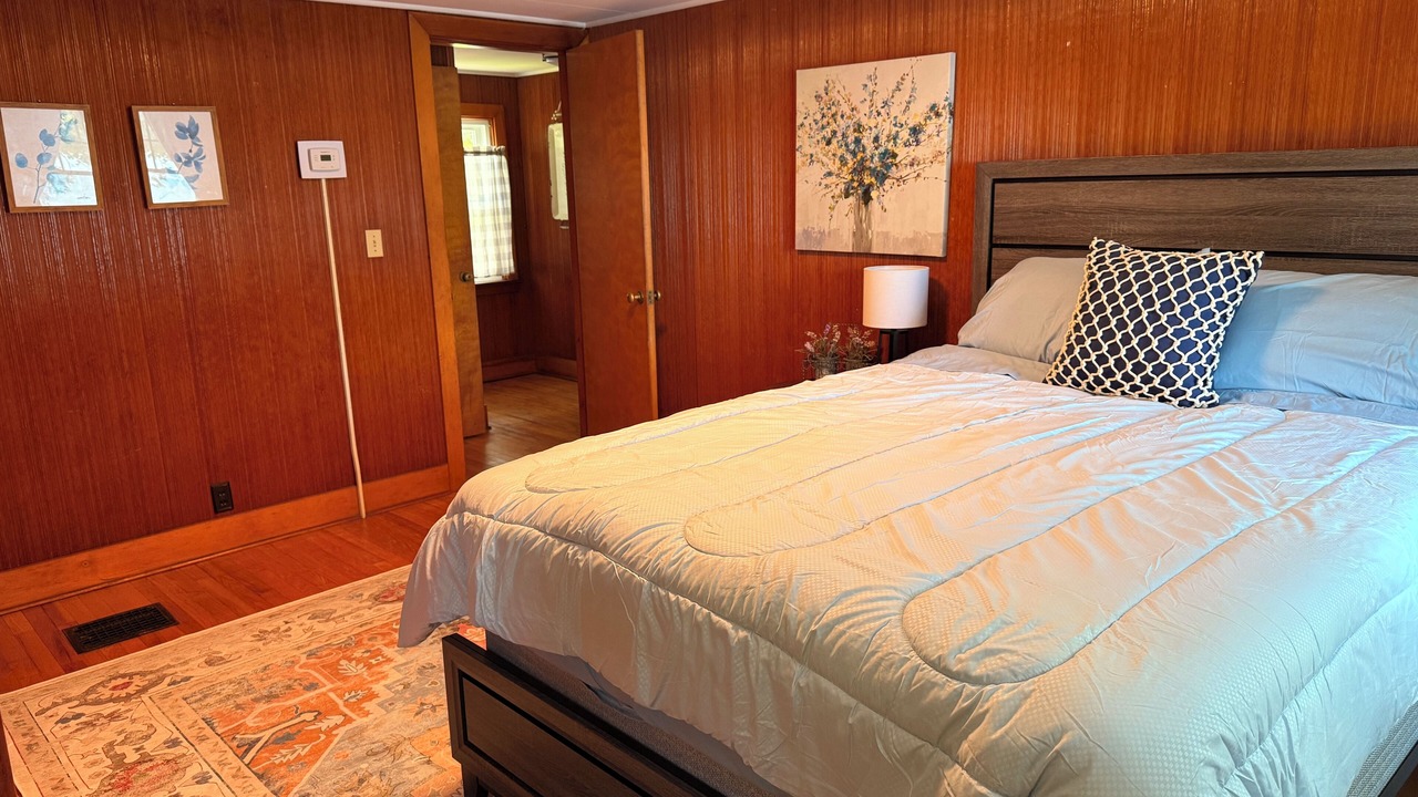 Photo of Bedroom in Saunderstown