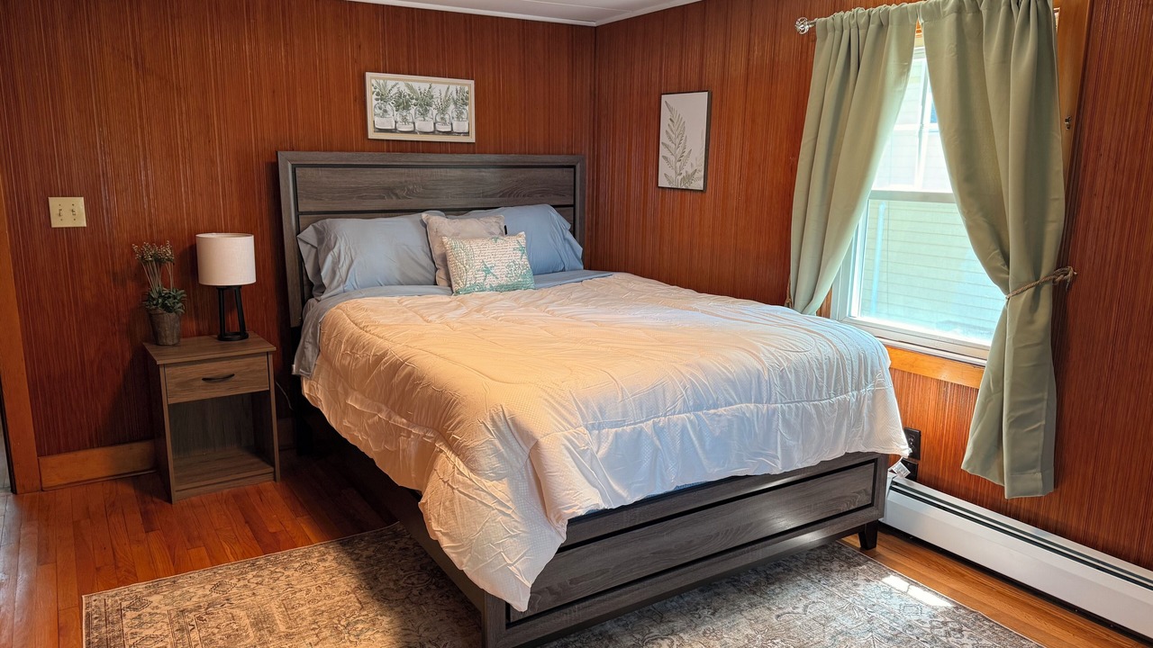 Photo of Bedroom in Saunderstown