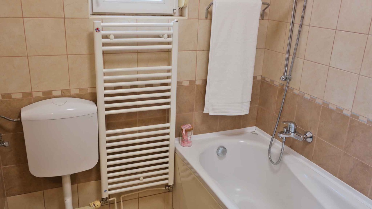 Photo of Bathroom in Buzdohanj