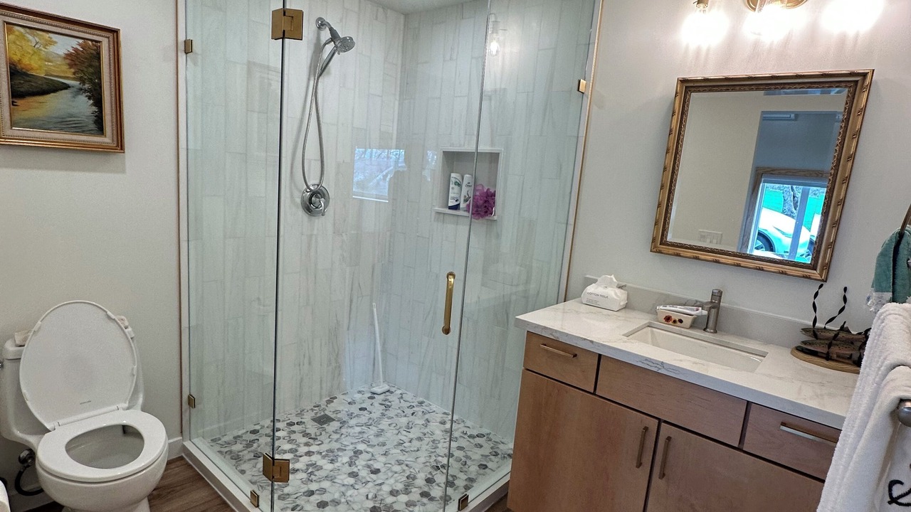 Photo of Bathroom in Oak Harbor