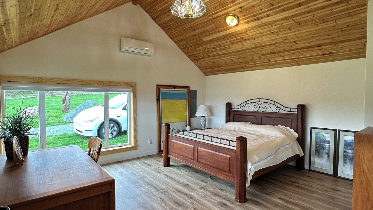 Photo of Bedroom in Oak Harbor