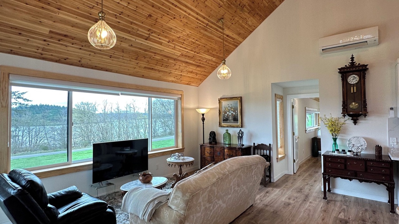 Photo of Livingroom in Oak Harbor
