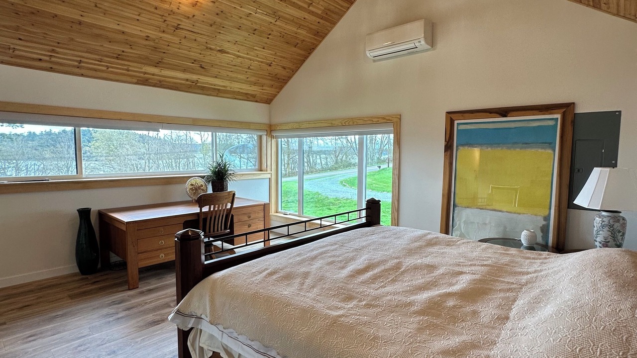 Photo of Bedroom in Oak Harbor