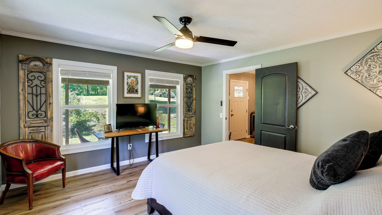 Photo of Bedroom in Lambsburg