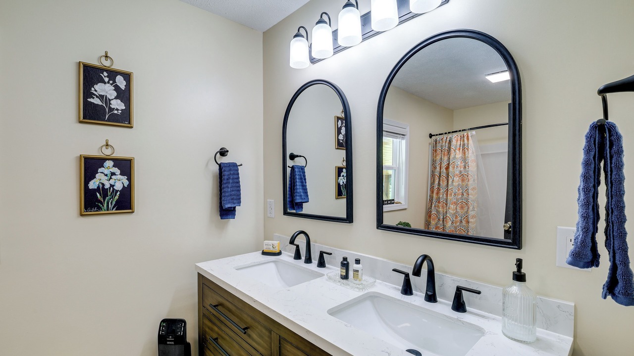 Photo of Bathroom in Lambsburg