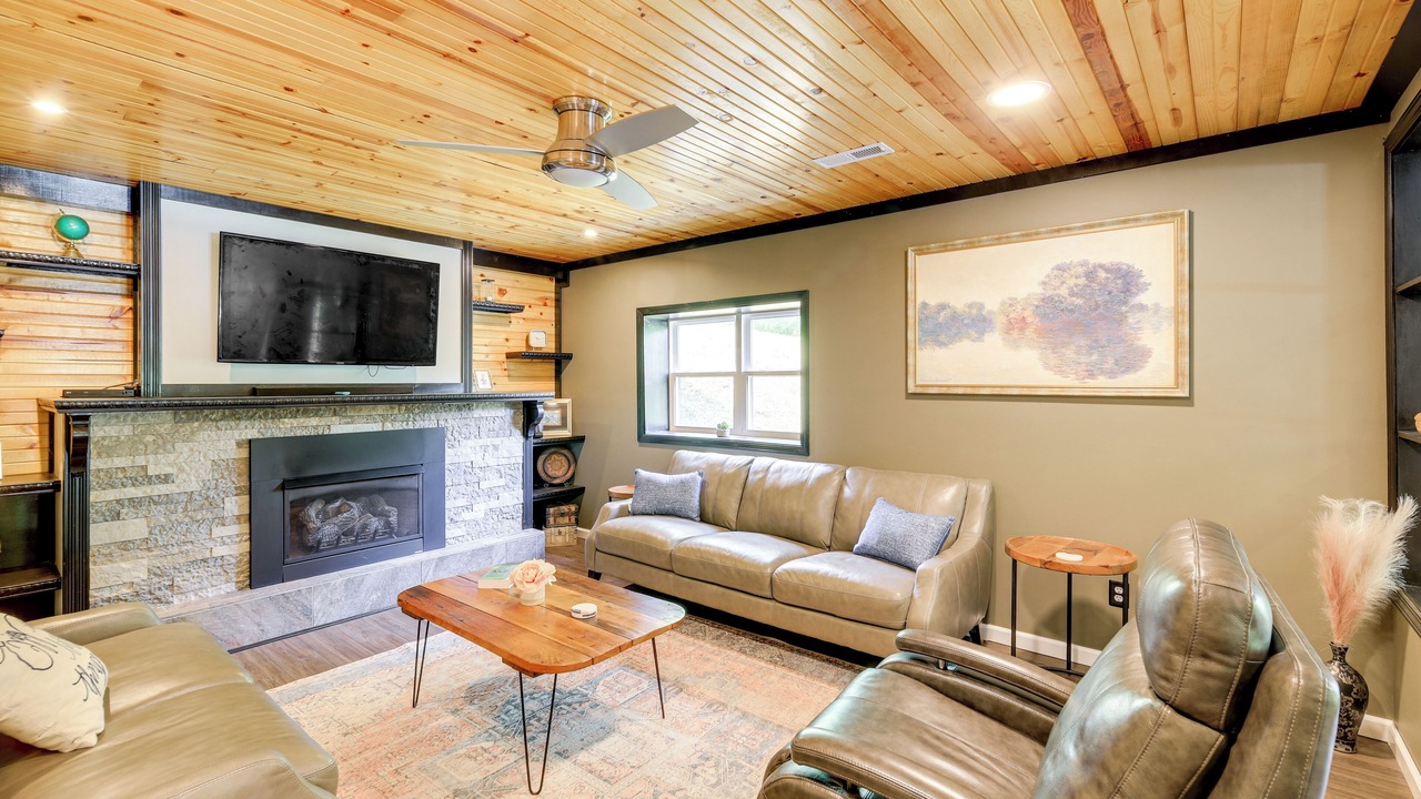 Photo of Livingroom in Lambsburg