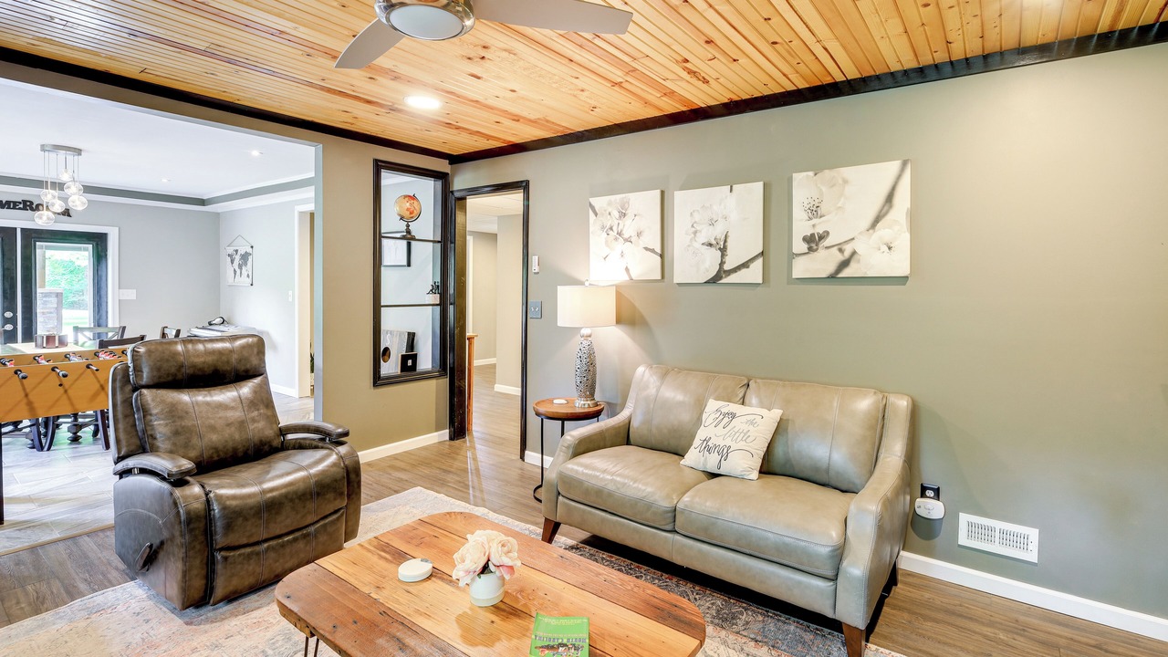 Photo of Livingroom in Lambsburg