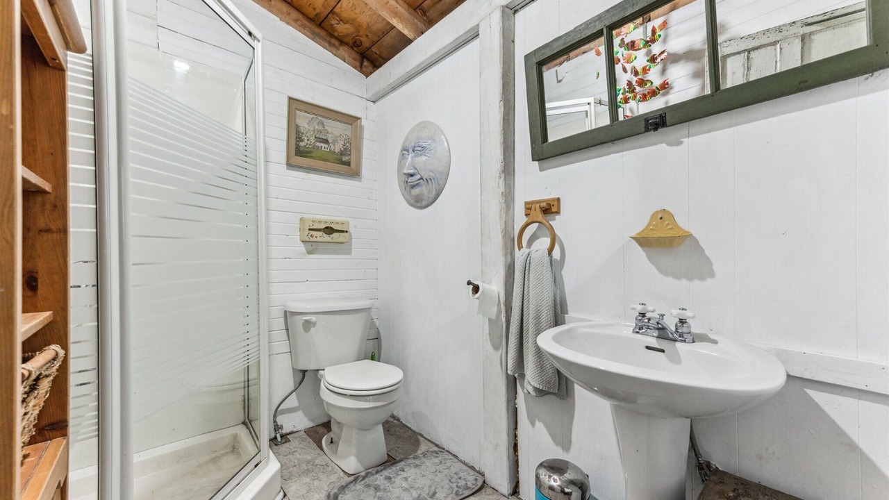 Photo of Bathroom in Colpoys Bay