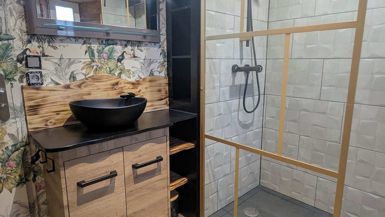 Photo of Bathroom in Loiron