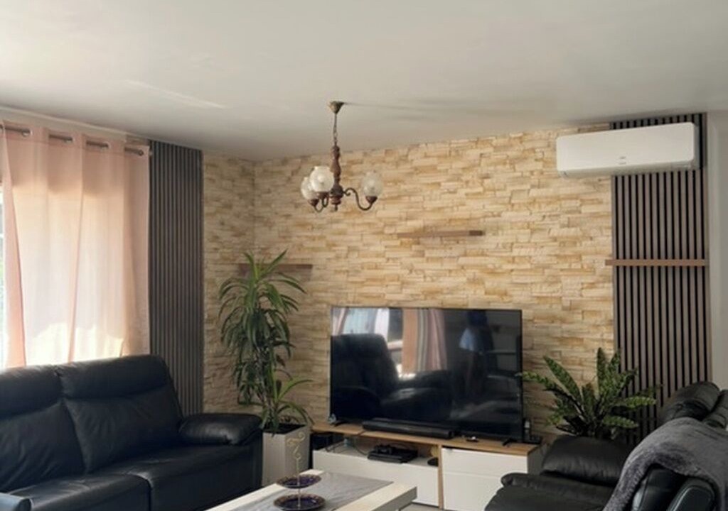 Photo of Livingroom in Chaum