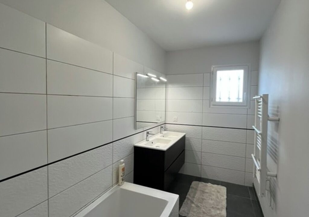 Photo of Bathroom in Chaum
