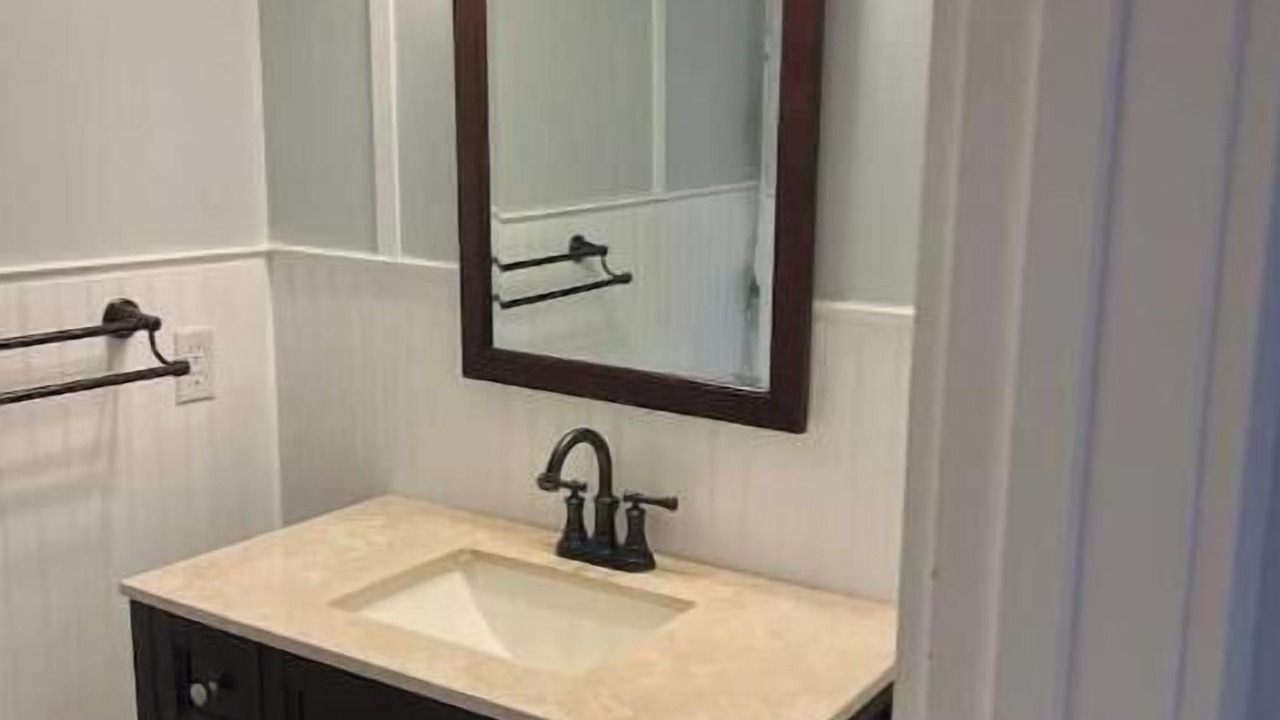 Photo of Bathroom in Huddleston