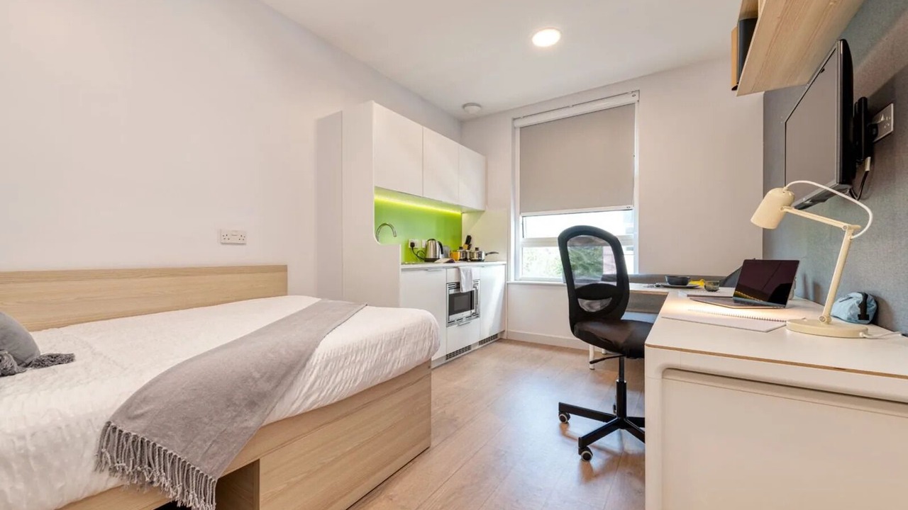 Photo of Bedroom in Portsmouth City Centre