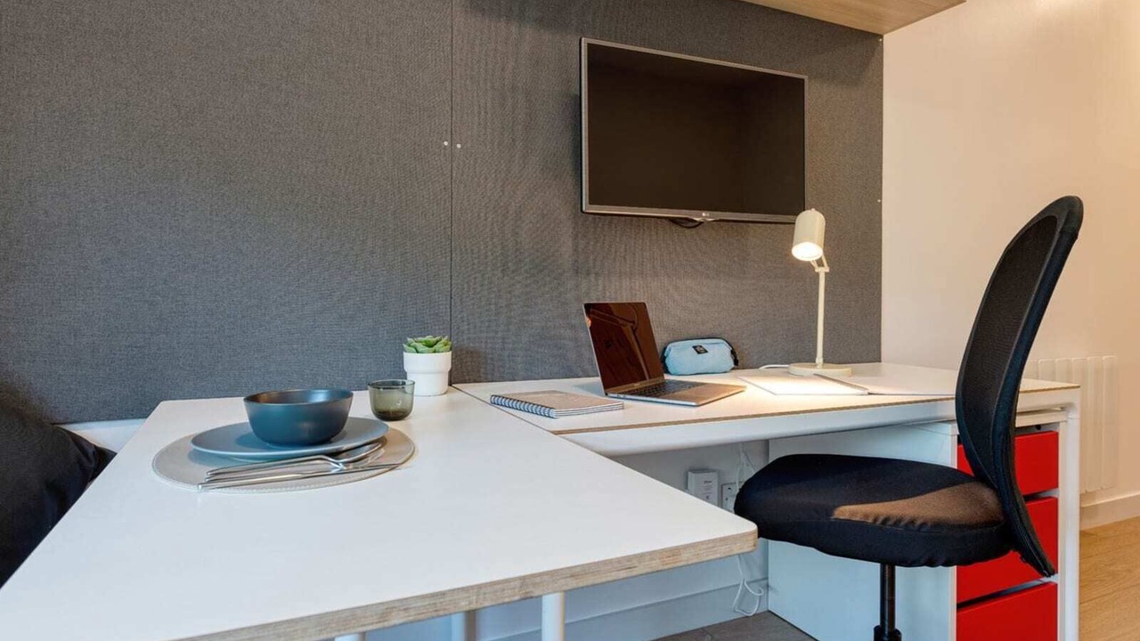 Photo of Livingroom in Portsmouth City Centre