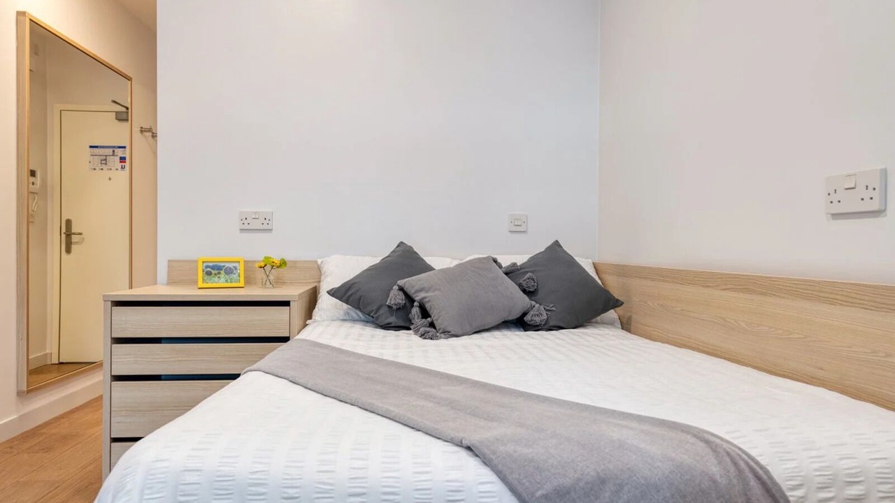 Photo of Bedroom in Portsmouth City Centre