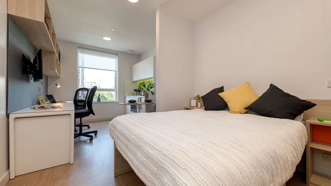 Photo of Bedroom in Portsmouth City Centre