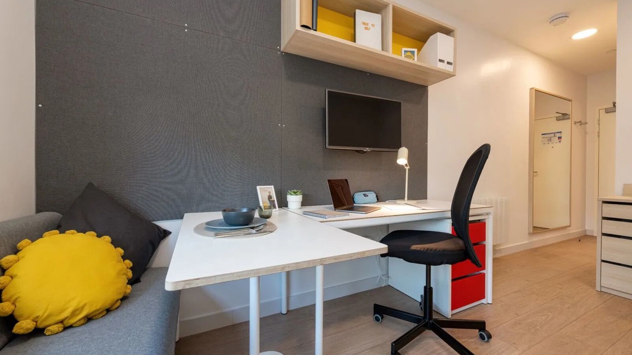 Photo of Bedroom in Portsmouth City Centre