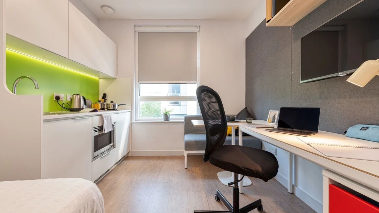 Photo of Bedroom in Portsmouth City Centre