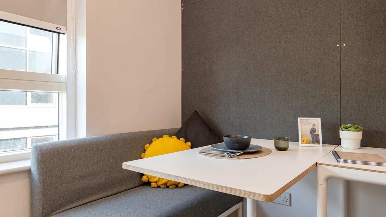 Photo of Livingroom in Portsmouth City Centre