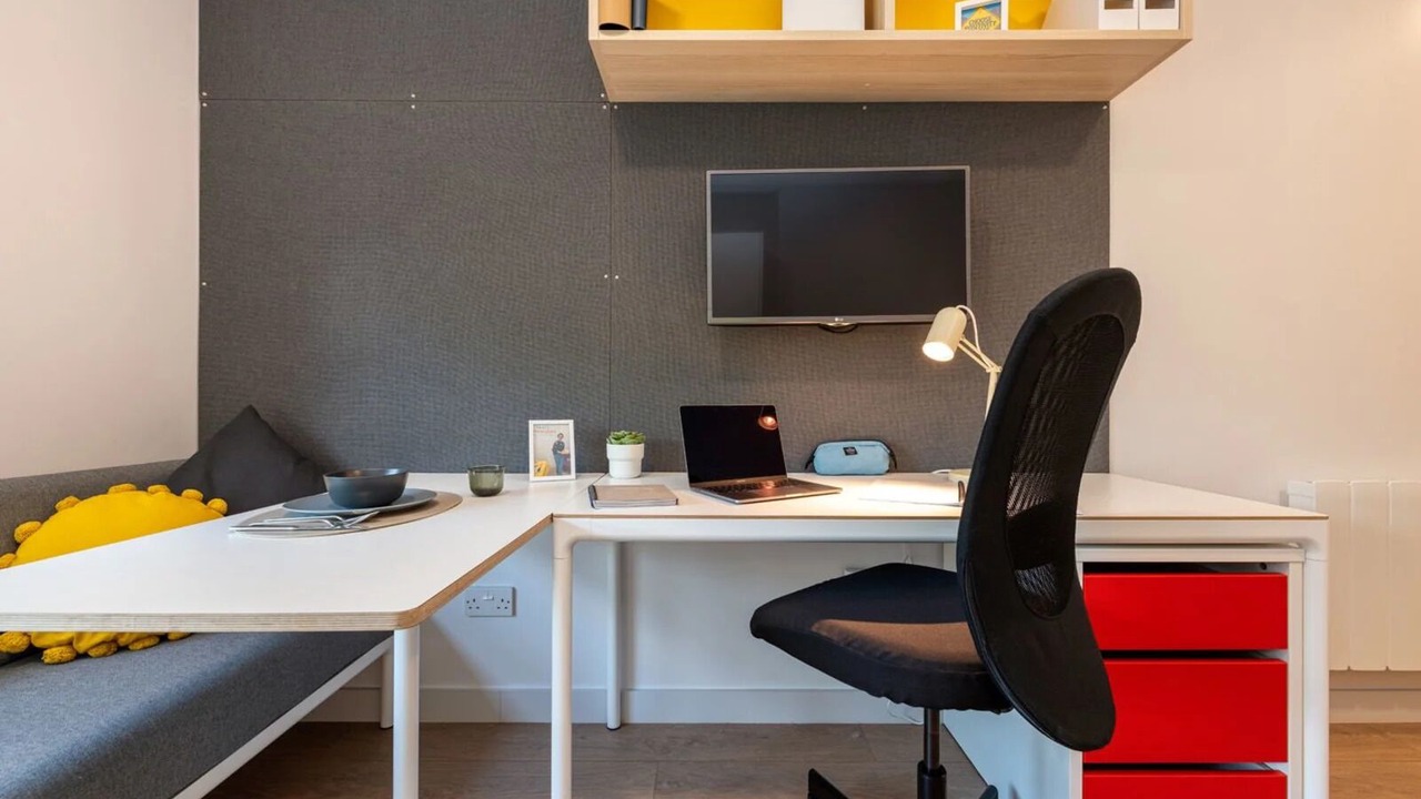 Photo of Bedroom in Portsmouth City Centre