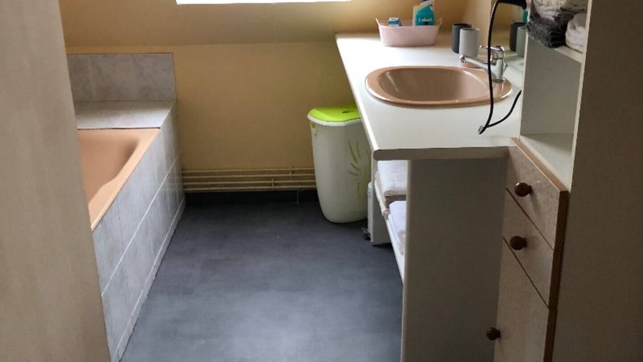 Photo of Bathroom in Montfort-le-Gesnois