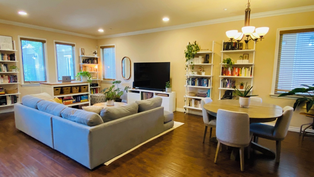 Photo of Livingroom in Mid Central
