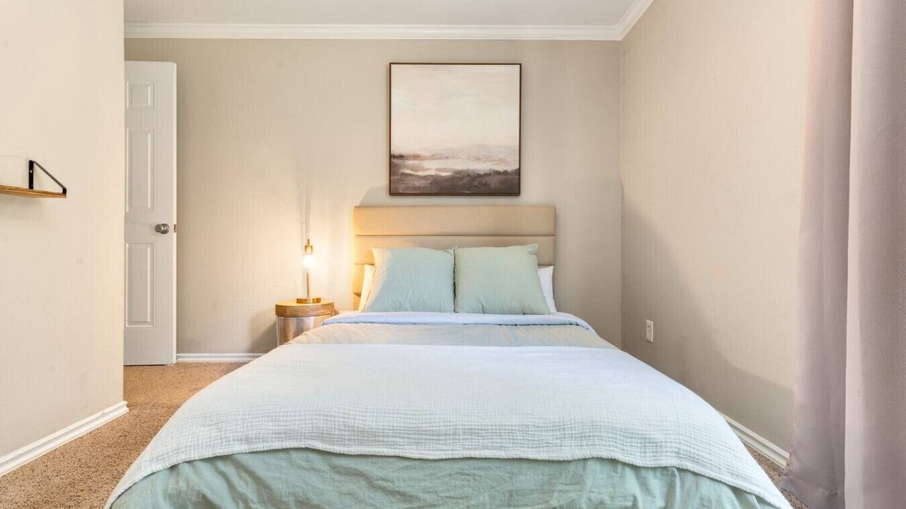 Photo of Bedroom in Inglewood-Finn Hill
