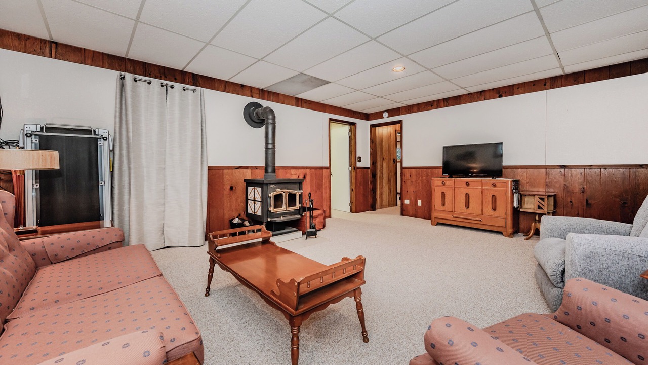 Photo of Livingroom in Colpoys Bay
