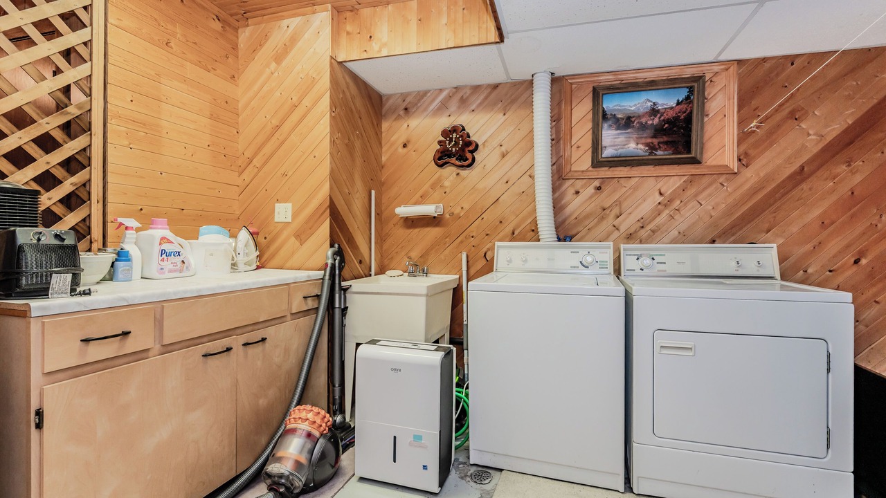 Photo of Bedroom in Colpoys Bay