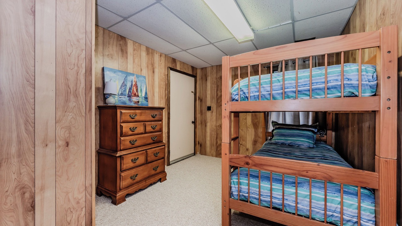 Photo of Bedroom in Colpoys Bay