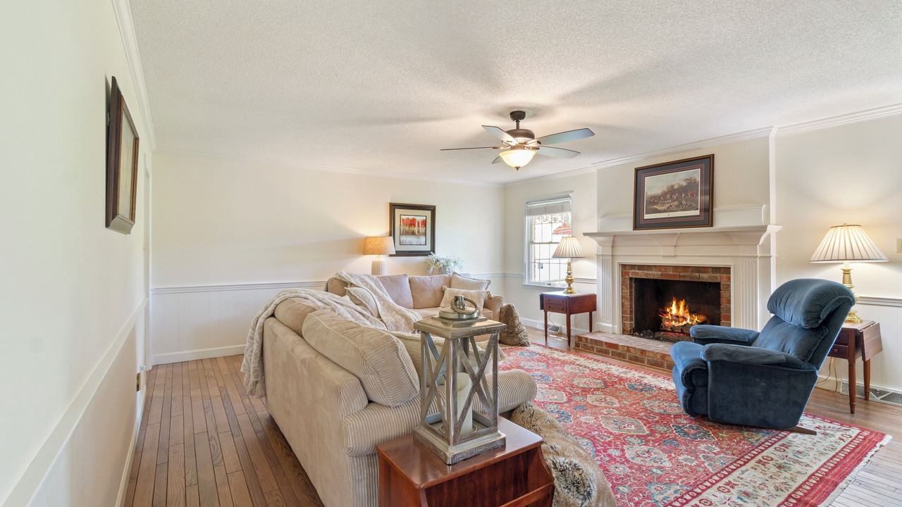 Photo of Livingroom in McMinn County