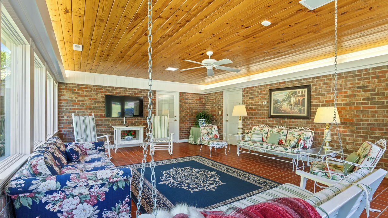 Photo of Livingroom in McMinn County