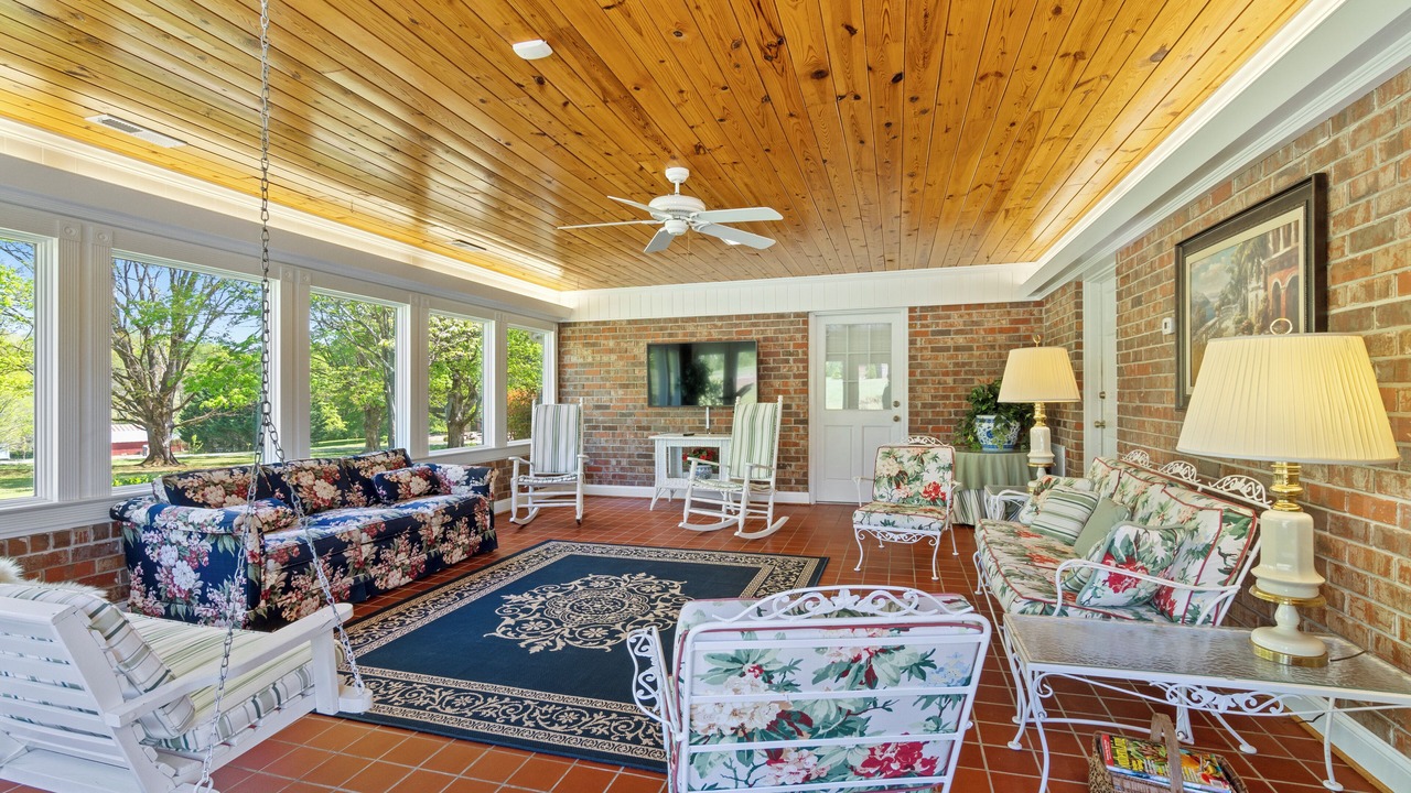 Photo of Livingroom in McMinn County