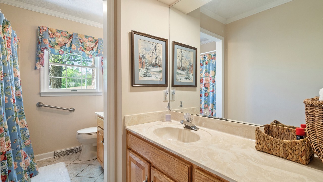 Photo of Bathroom in McMinn County