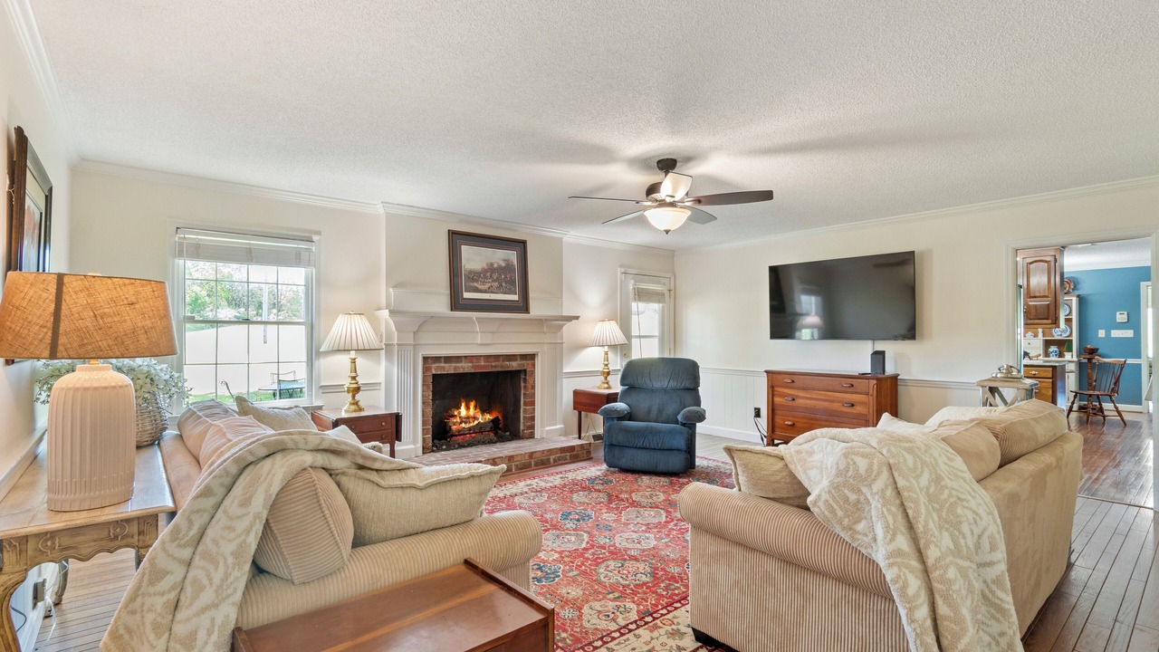 Photo of Livingroom in McMinn County