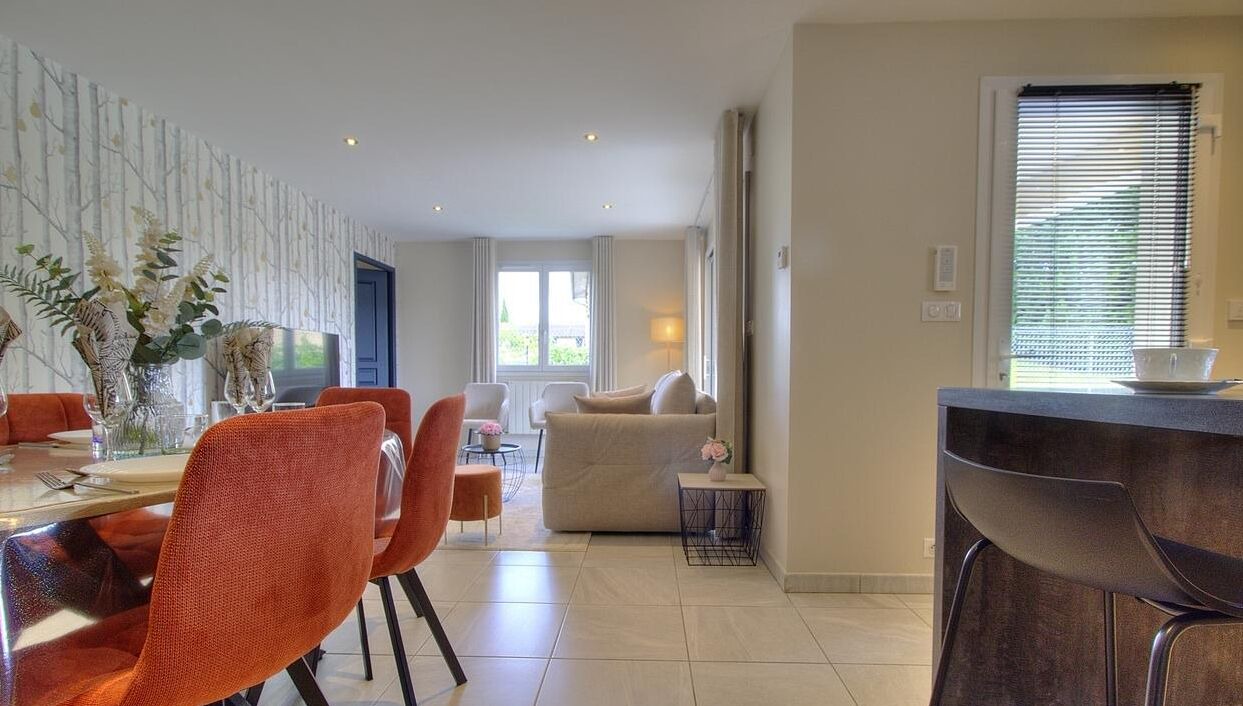 Photo of Livingroom in Saint-Denis-les-Bourg