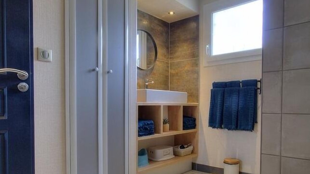 Photo of Bathroom in Saint-Denis-les-Bourg