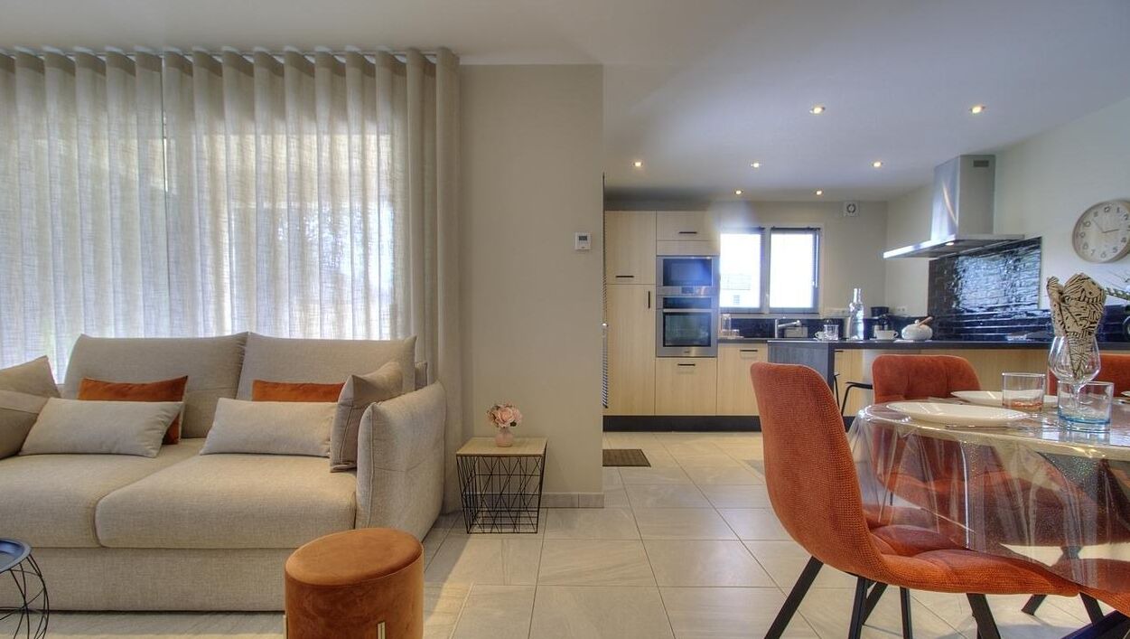 Photo of Livingroom in Saint-Denis-les-Bourg