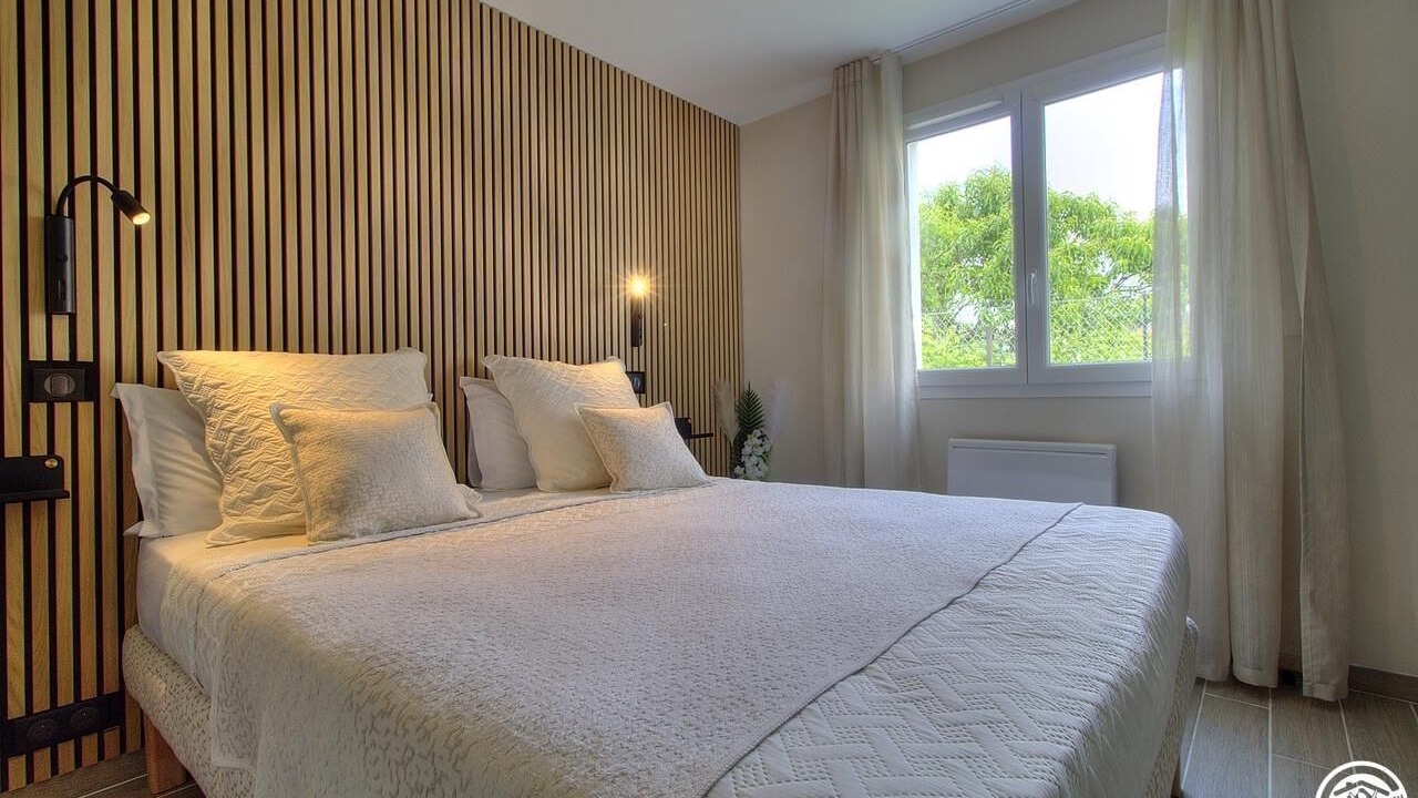 Photo of Bedroom in Saint-Denis-les-Bourg