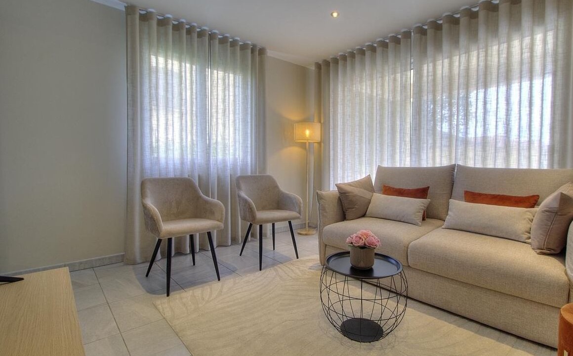 Photo of Livingroom in Saint-Denis-les-Bourg