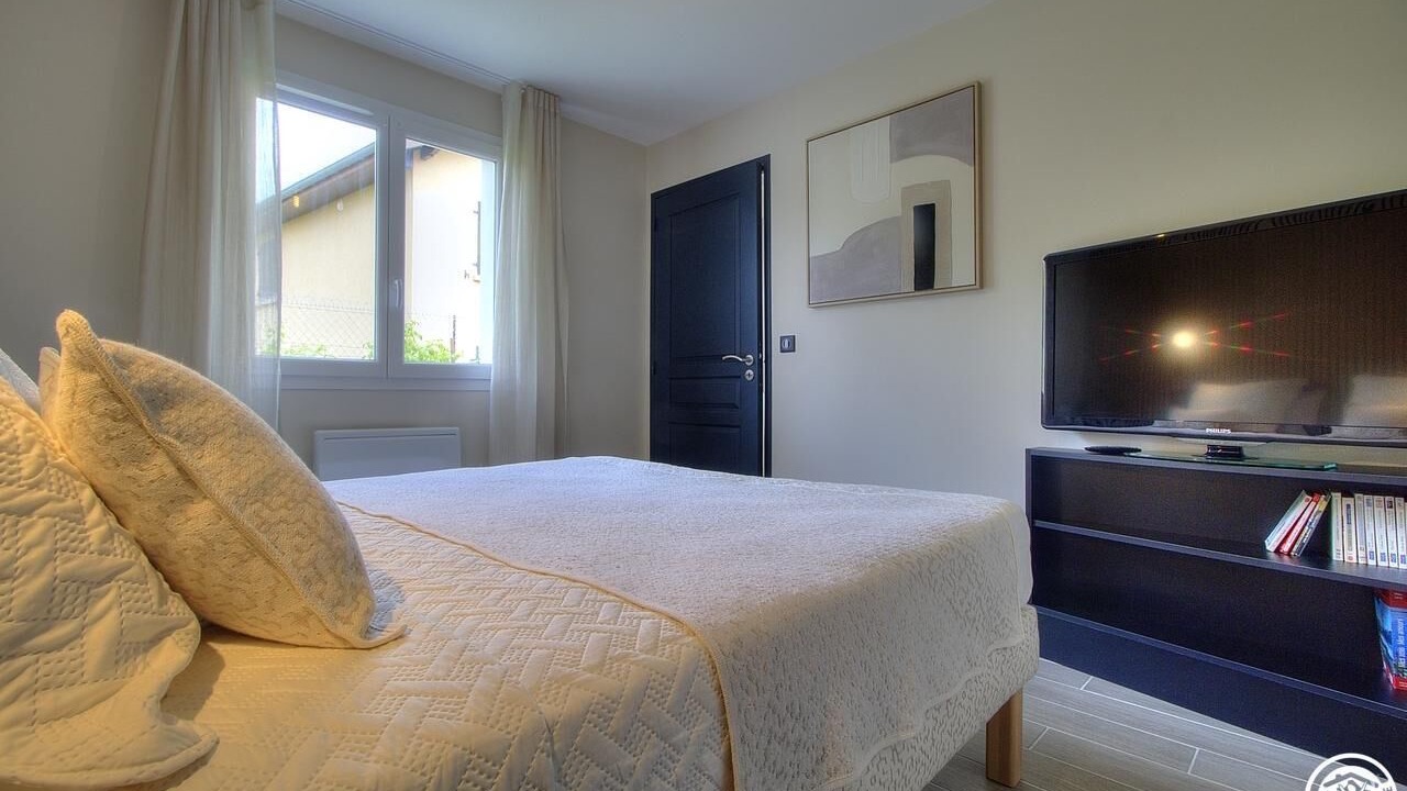 Photo of Bedroom in Saint-Denis-les-Bourg
