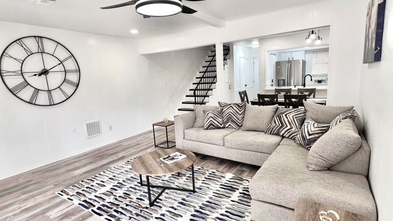Photo of Livingroom in West Arlington