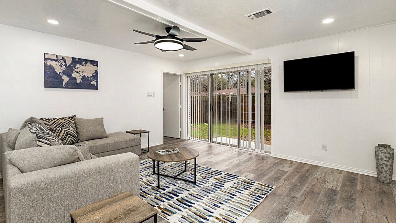 Photo of Livingroom in West Arlington