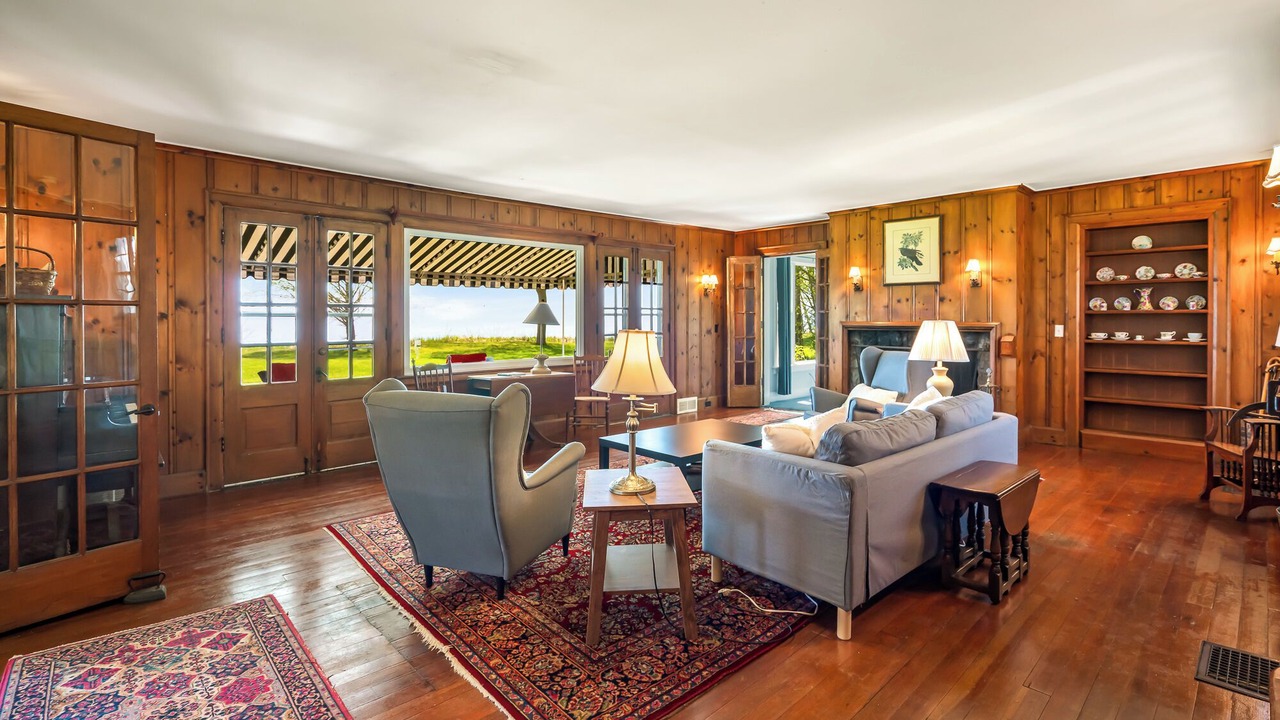 Photo of Livingroom in Fort Erie