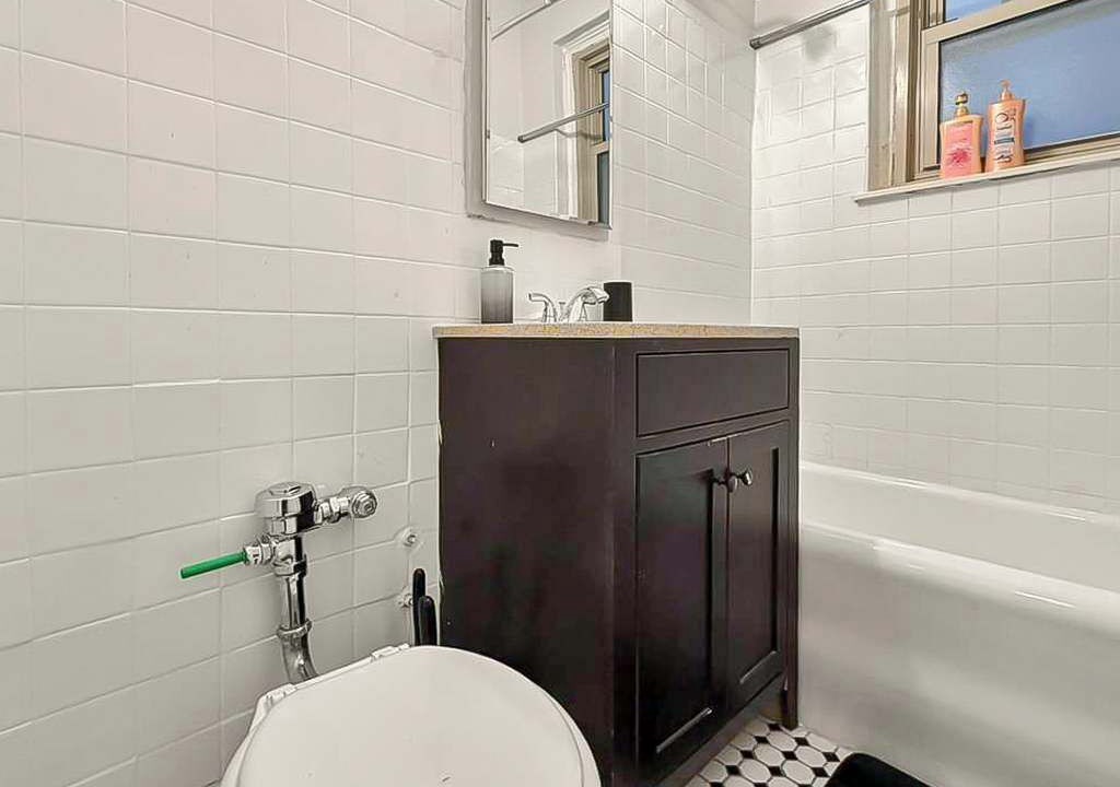 Photo of Bathroom in Hyde Park