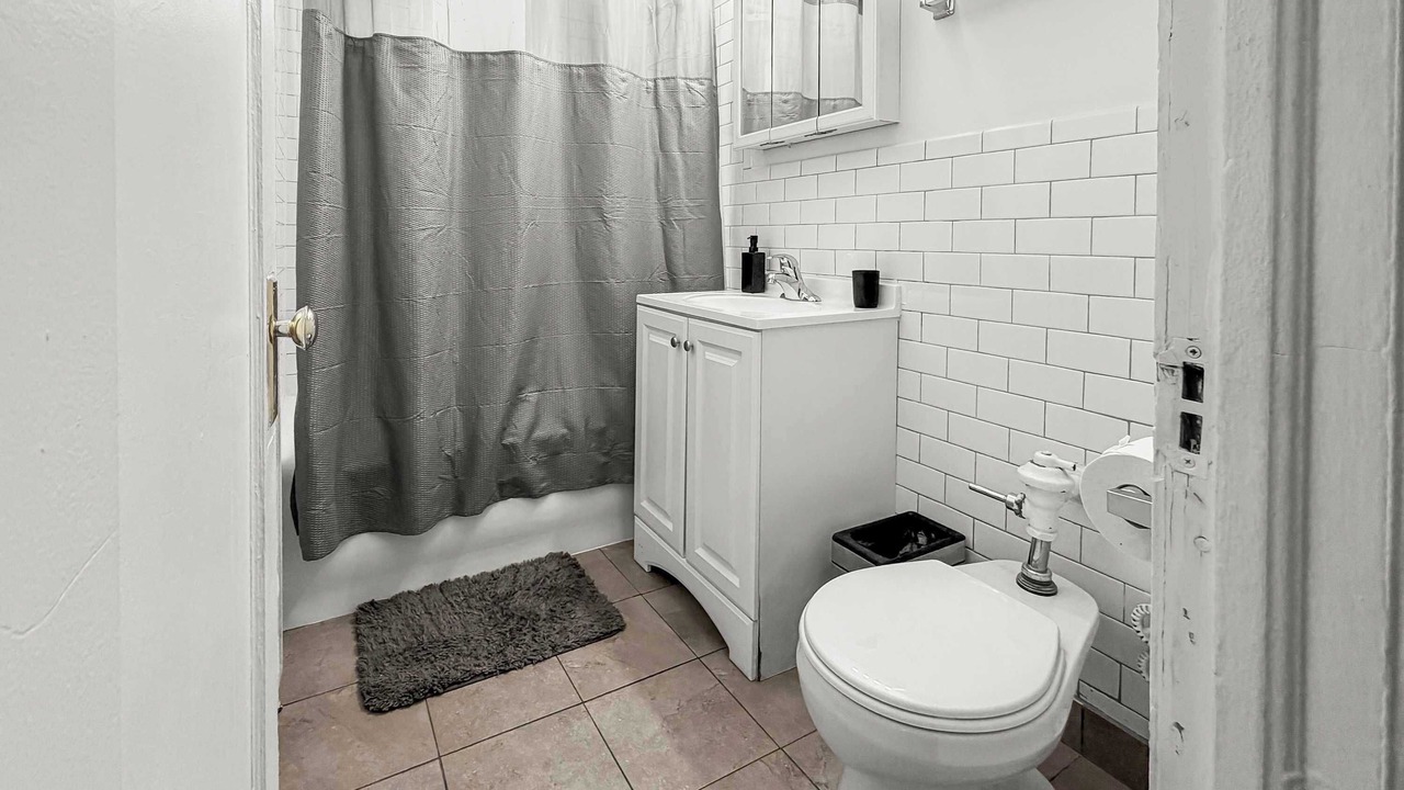 Photo of Bathroom in East Hyde Park